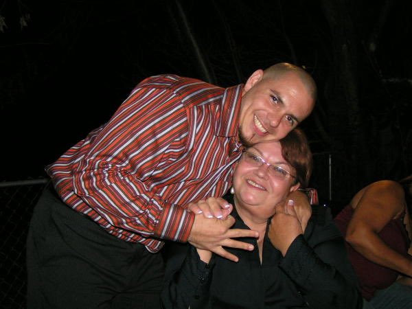 pitbull's tweet image. Happy Mother's Day to all... but in my book every day is Mother's Day! Feliz día de las madres!