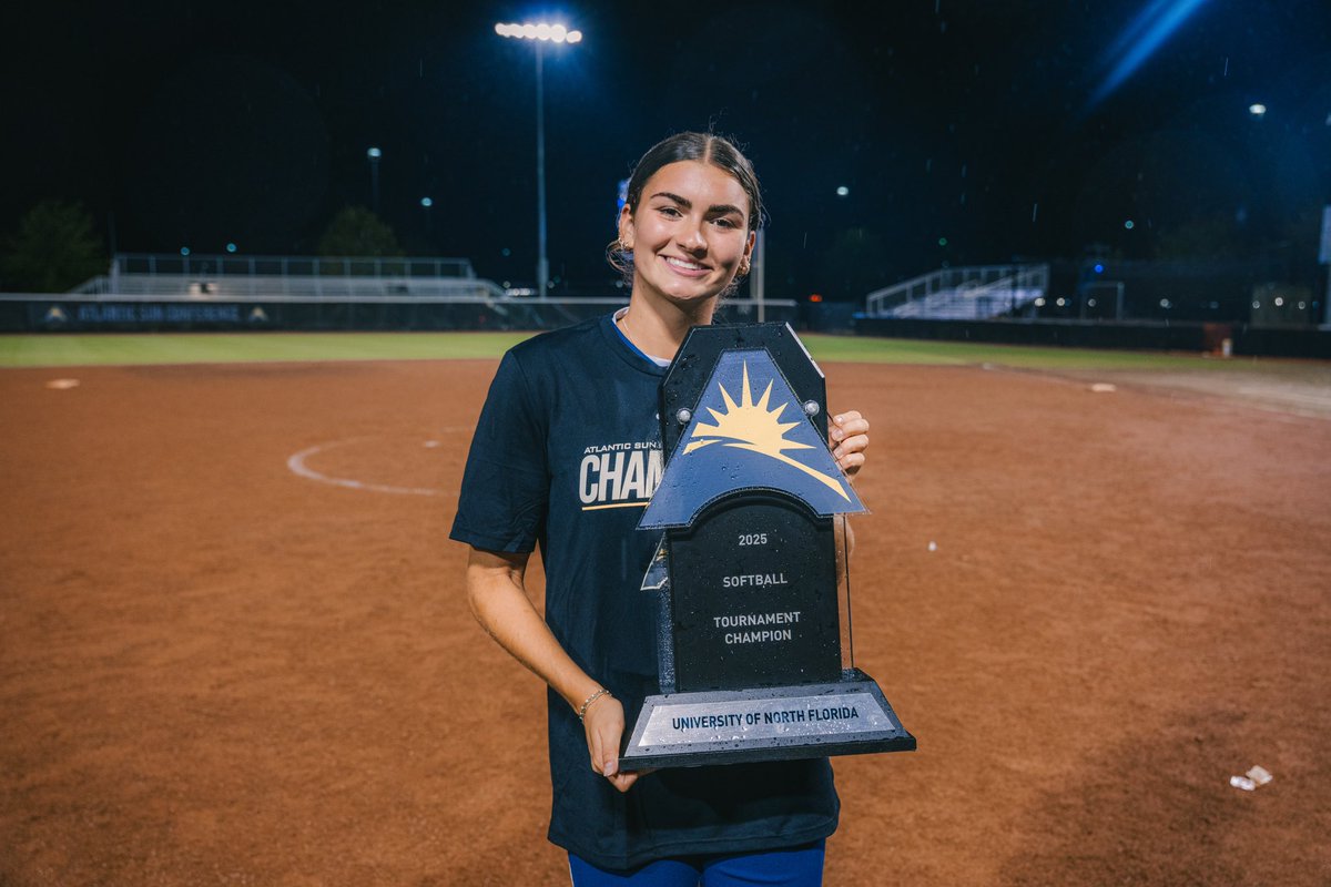 lindsay hunolt tweet media