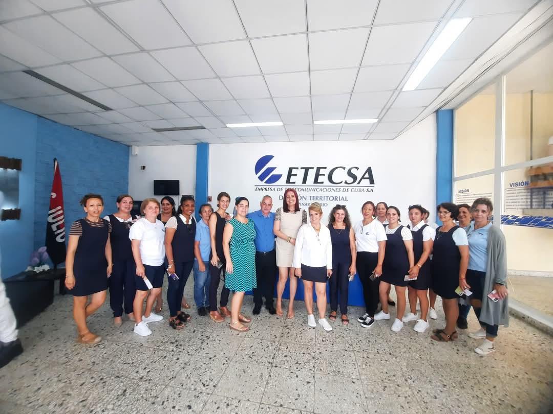 Muchísimas felicidades para todas las Madres de la gran familia de <a href="/ETECSA_Cuba/">ETECSA</a>, en especial a las de #Etecsa_PinardelRío; ustedes son la fuerza más grande que mueve el mundo. 💙 💙