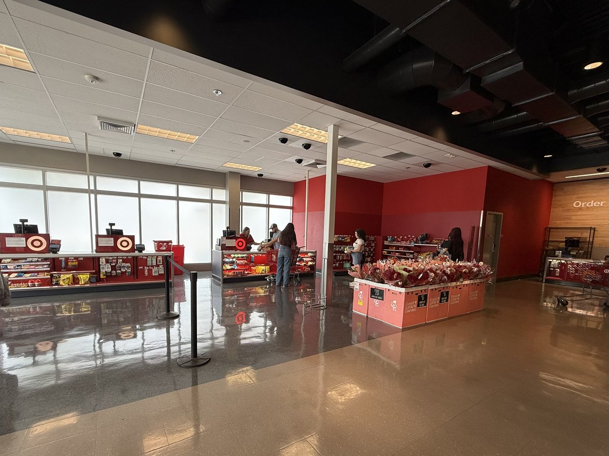 codyrodriguez's tweet image. Haven’t been to @Target in months and this is what I walk into—no self-checkout, socks locked up, and massive lines. They really wonder why people stopped shopping here? Store’s going downhill fast. @AskTarget 

#TargetFail #CustomerExperience #RetailProblems #BadCustomerService