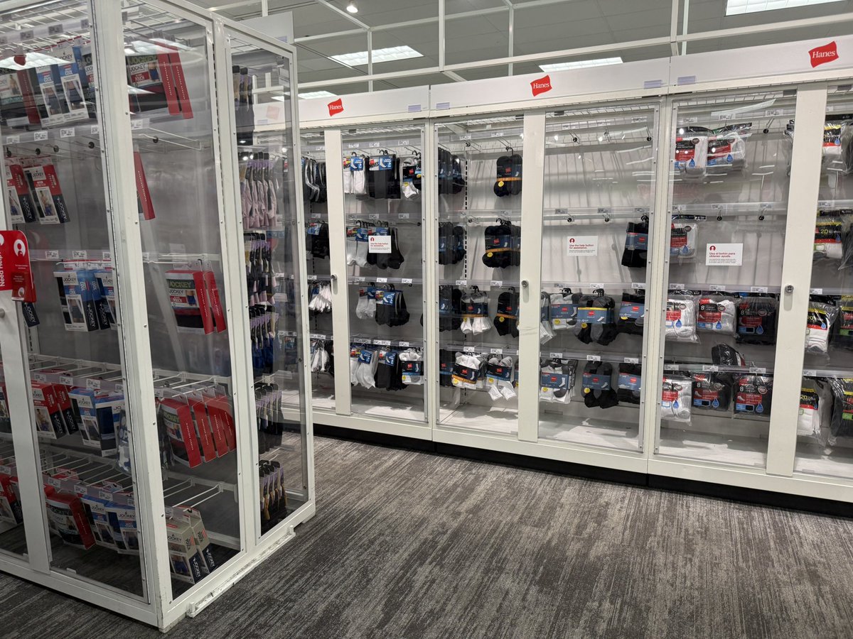 codyrodriguez's tweet image. Haven’t been to @Target in months and this is what I walk into—no self-checkout, socks locked up, and massive lines. They really wonder why people stopped shopping here? Store’s going downhill fast. @AskTarget 

#TargetFail #CustomerExperience #RetailProblems #BadCustomerService