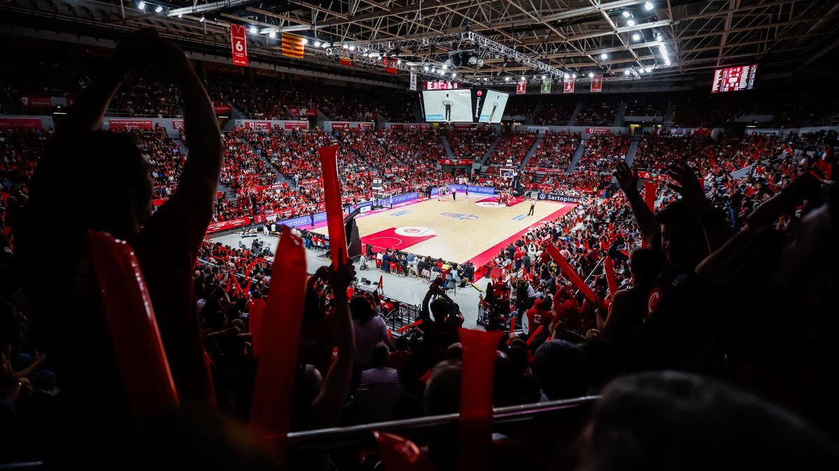 Una ciudad 𝐯𝐨𝐥𝐜𝐚𝐝𝐚 𝐜𝐨𝐧 𝐬𝐮 𝐞𝐪𝐮𝐢𝐩𝐨 🔥

❤️ 10.857 almas en el Príncipe Felipe. GRACIAS #MareaRoja