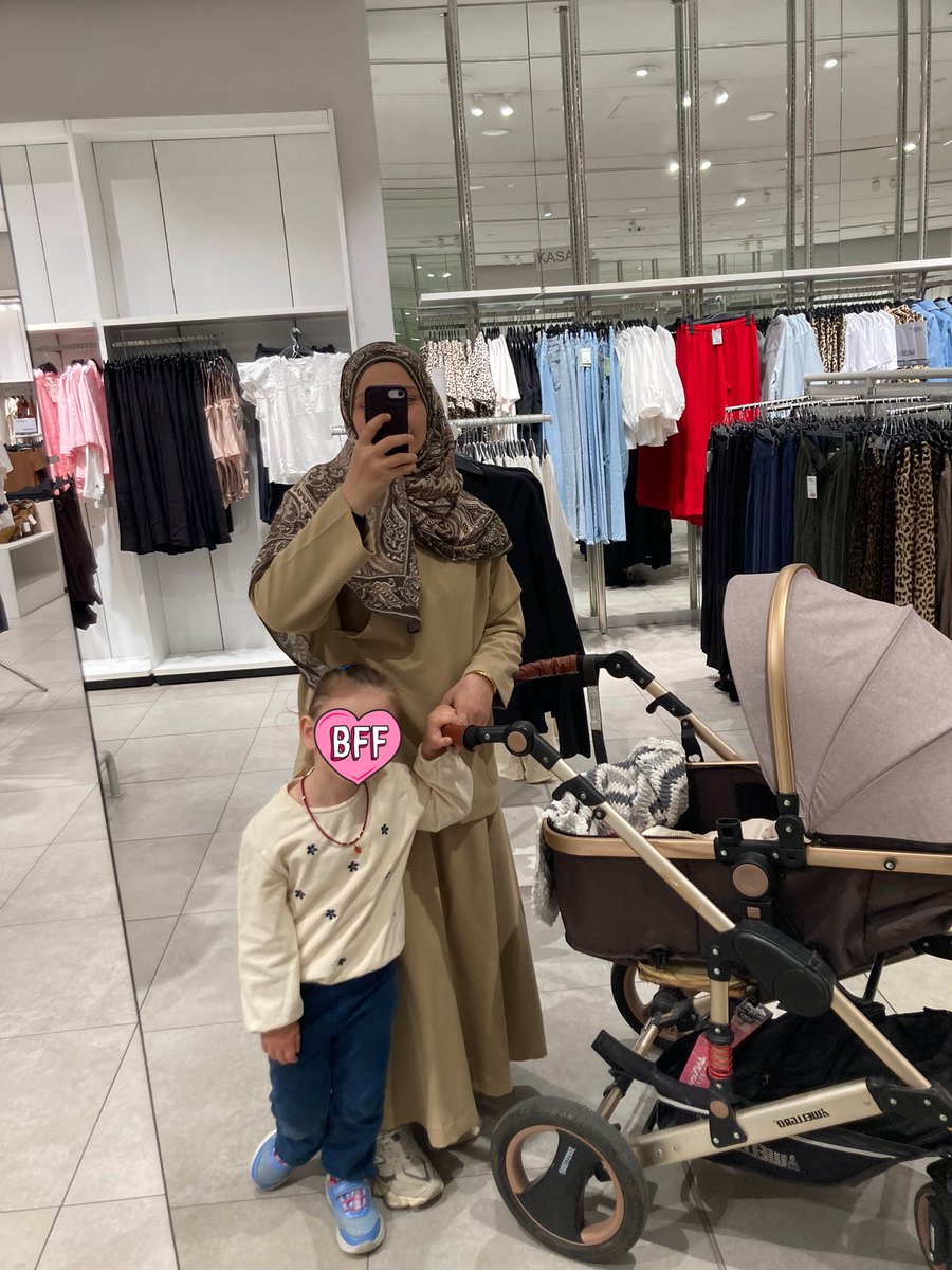 Büyüdün ve kızlarınla avm geziyosun(aynaya karşı)