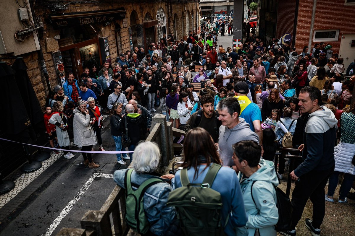 EH Bildu Donostia (@ehbildudonostia) on Twitter photo Gaur ere, aniztasunaren aldeko aldarriak hartu du Egia, Bizipoza Eguna festa erraldoian.
Hamaika elkarte elkarkanean jatorri eta bizipen ezberdinak harremandu, ikusarazi eta aktibatzeko helburuz.
Giro aparta izan da!
Eskerik asko <a href="/bizipoza_eus/">Bizipoza Elkartea</a> ! Gaur ere, aniztasunaren aldeko aldarriak hartu du Egia, Bizipoza Eguna festa erraldoian.
Hamaika elkarte elkarkanean jatorri eta bizipen ezberdinak harremandu, ikusarazi eta aktibatzeko helburuz.
Giro aparta izan da!
Eskerik asko <a href="/bizipoza_eus/">Bizipoza Elkartea</a> !