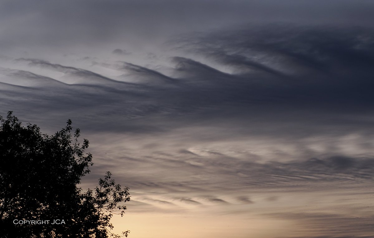JamesAikman8's tweet photo. Nearly full Moon with some great detail in the craters and some beautiful wave clouds.
@ThePhotoHour 
@CloudAppSoc https://t.co/Tyyer8GtX1
