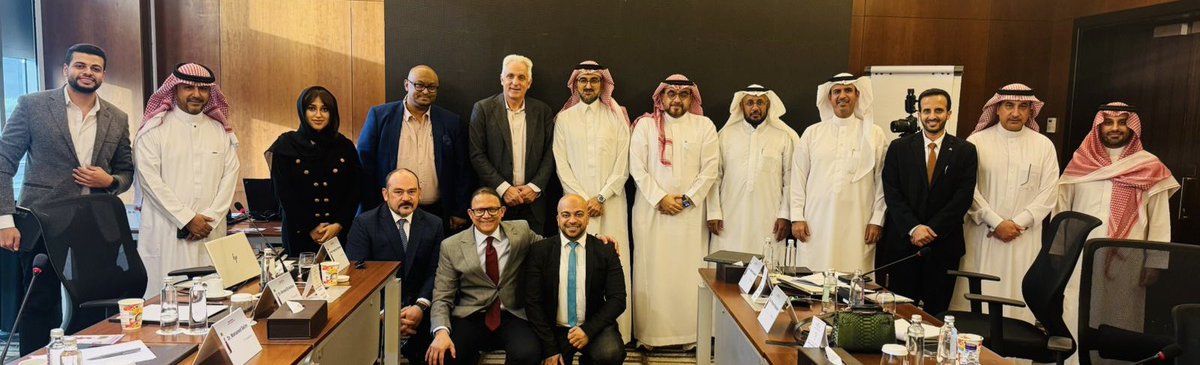 تشرفت امس برئاسة اجتماع حضره نخبه من الأطباء من أنحاء المملكه وبحضور الخبير العالمي Professor Sotirios Tsimikas, University of California San Diego 🇺🇸. 
شمل الاجتماع مناقشة آخر ما توصلت اليه الأبحاث العلميه بشأن Lp(a) ومن المتوقع الإعلان عن نتائج اول دراسه لعلاج المرضى المصابين