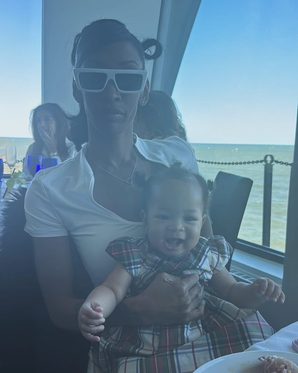 DaneishaL_'s tweet photo. A girl and her daughter https://t.co/xjhkfm3FRK