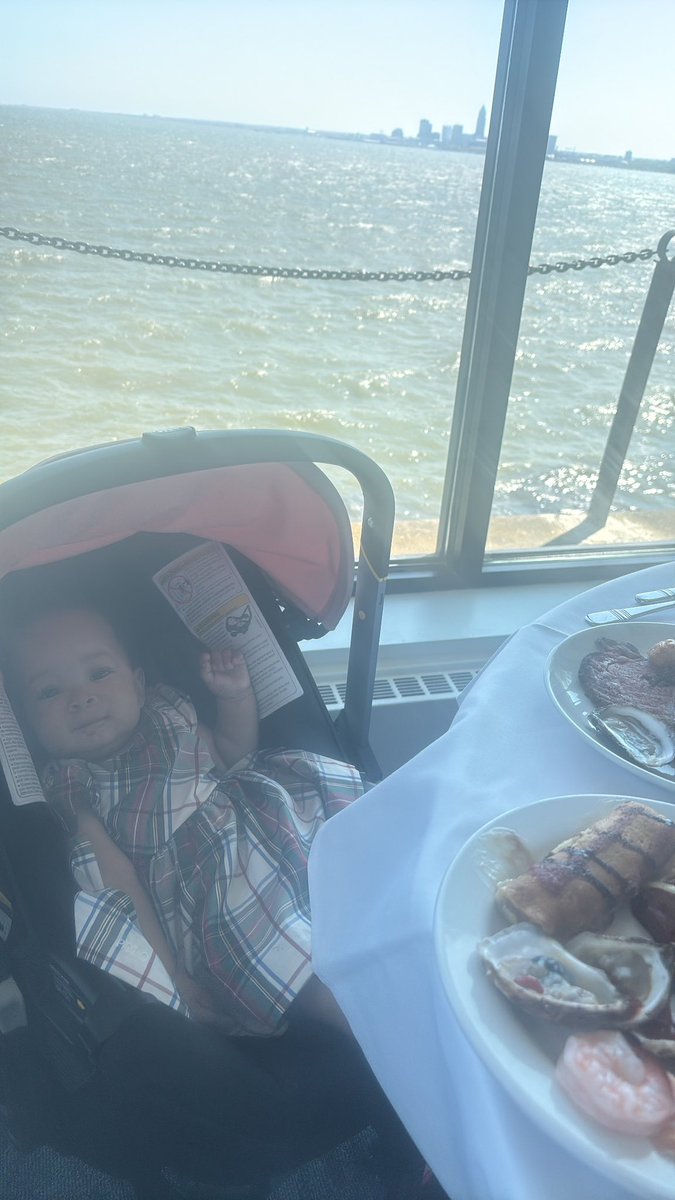 DaneishaL_'s tweet photo. A girl and her daughter https://t.co/xjhkfm3FRK
