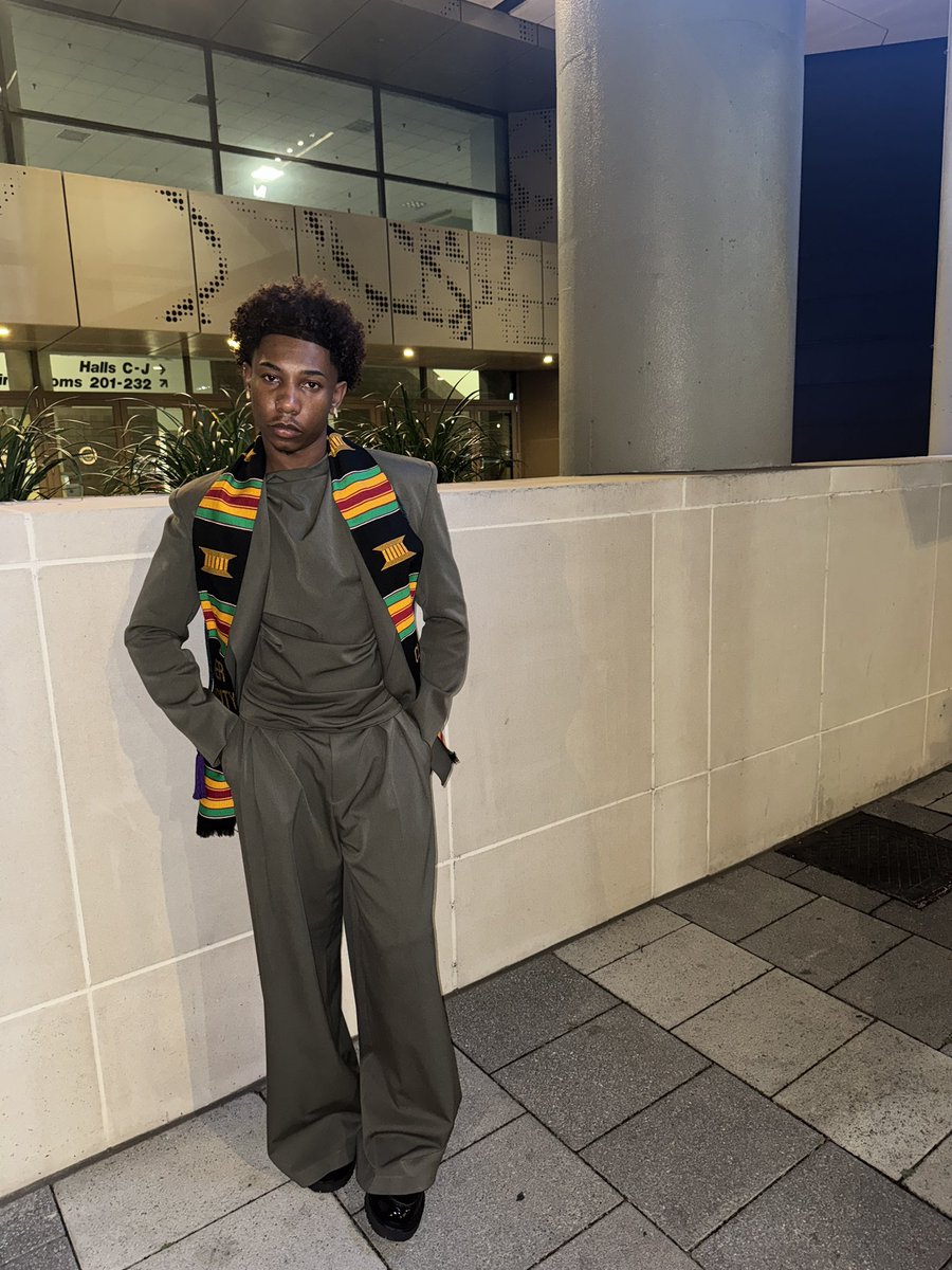 zayqrr's tweet photo. oh nothing, just taking in the fact that I’m officially an alumnus of THEE Xavier University of Louisiana🥹🥹🎓Master’s in Medical Sciences next!! #BlackMeninSTEM https://t.co/1A4zDQrRTt