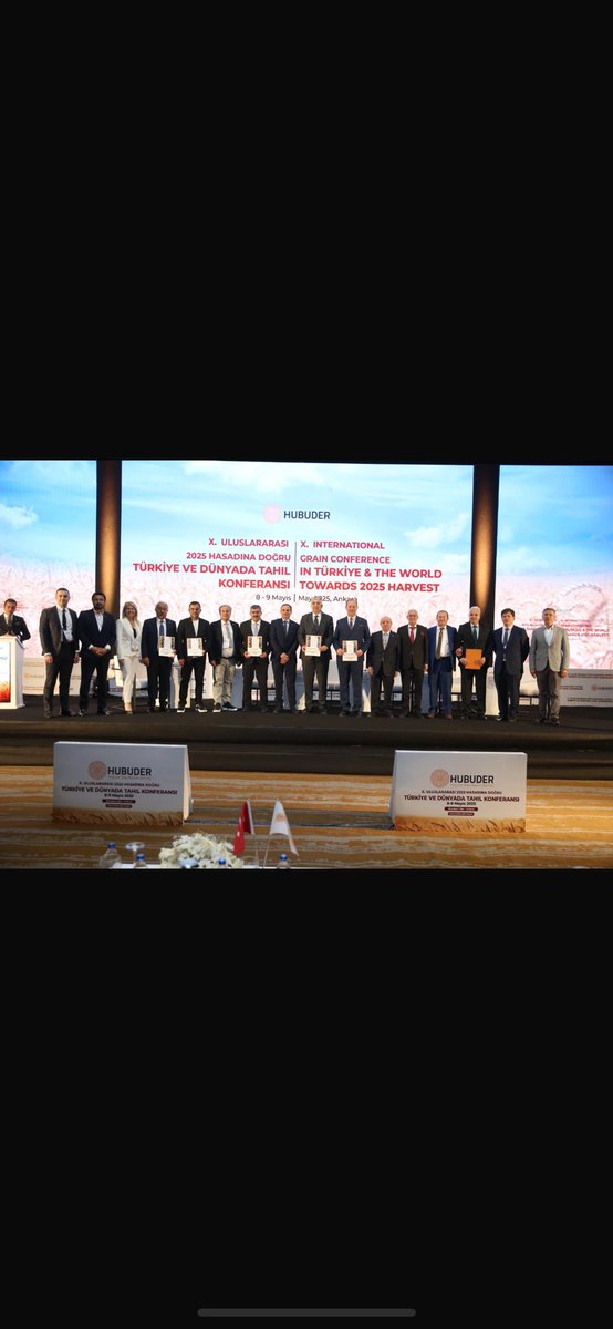 VDuyan's tweet photo. X.Uluslararası Türkiye ve Dünyada Tahıl Konferansında,2.Panelimde Güneydoğu Anadolu Bölgesi Hububat Üretim Tahmini ve Değerlendirmesinde Sunum Yaparak,Sektör paydaşlarıyla bir araya geldik.Konferansı Organize Eden HUBUDER YK Başaknı Sn Gürsel Erbab Ve Ekibine Teşekkür ederim . https://t.co/Echy1SBhTO