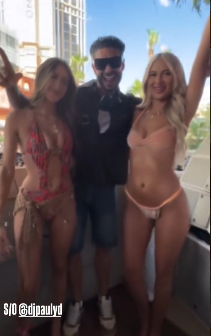AlexisJensen25's tweet image. Sun’s out, vibes up, and Pauly D had me feeling some type of way in that DJ booth 😏🔥 Vegas heat has nothing on him… #YeahBuddy #PoolsideTrouble”
@DJPaulyD