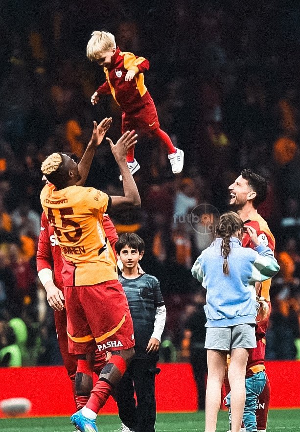 Bu aşk yarım kalmamalı, lütfen bizimle kal Victor Osimhen 🙏❤️💛
#StayWithUsOsimhen