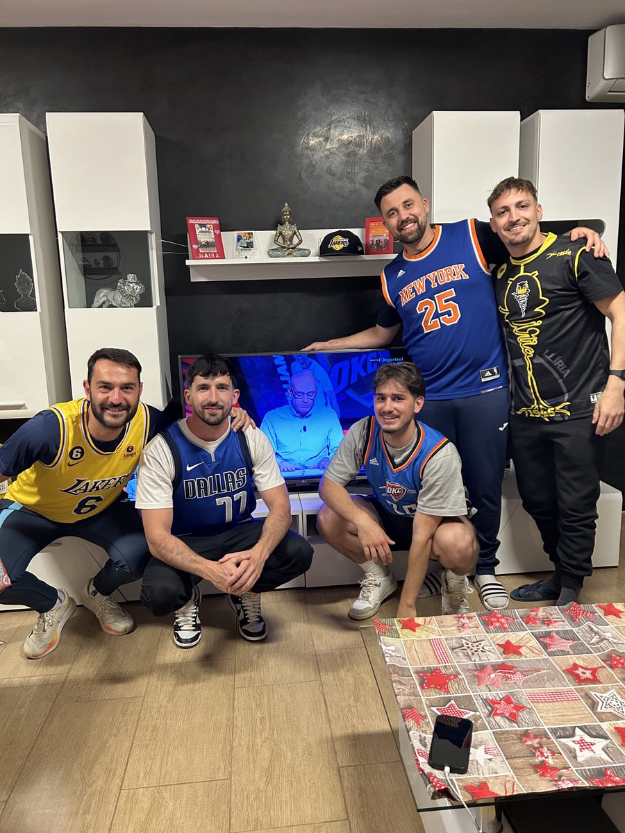#tiempodeplayoffs #nochedisfrutona ⁦<a href="/MovistarNBA/">NBA en Movistar Plus+</a>⁩ ⁦<a href="/guillegimenez_/">GuilleGimenez</a>⁩ ⁦<a href="/ADaimiel/">Ántoni Daimiel</a>⁩