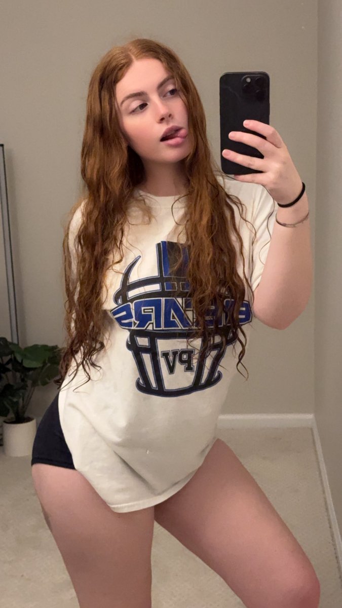 Carmelllax's tweet photo. #gamergirl  #readhead https://t.co/S89tiyNbB5