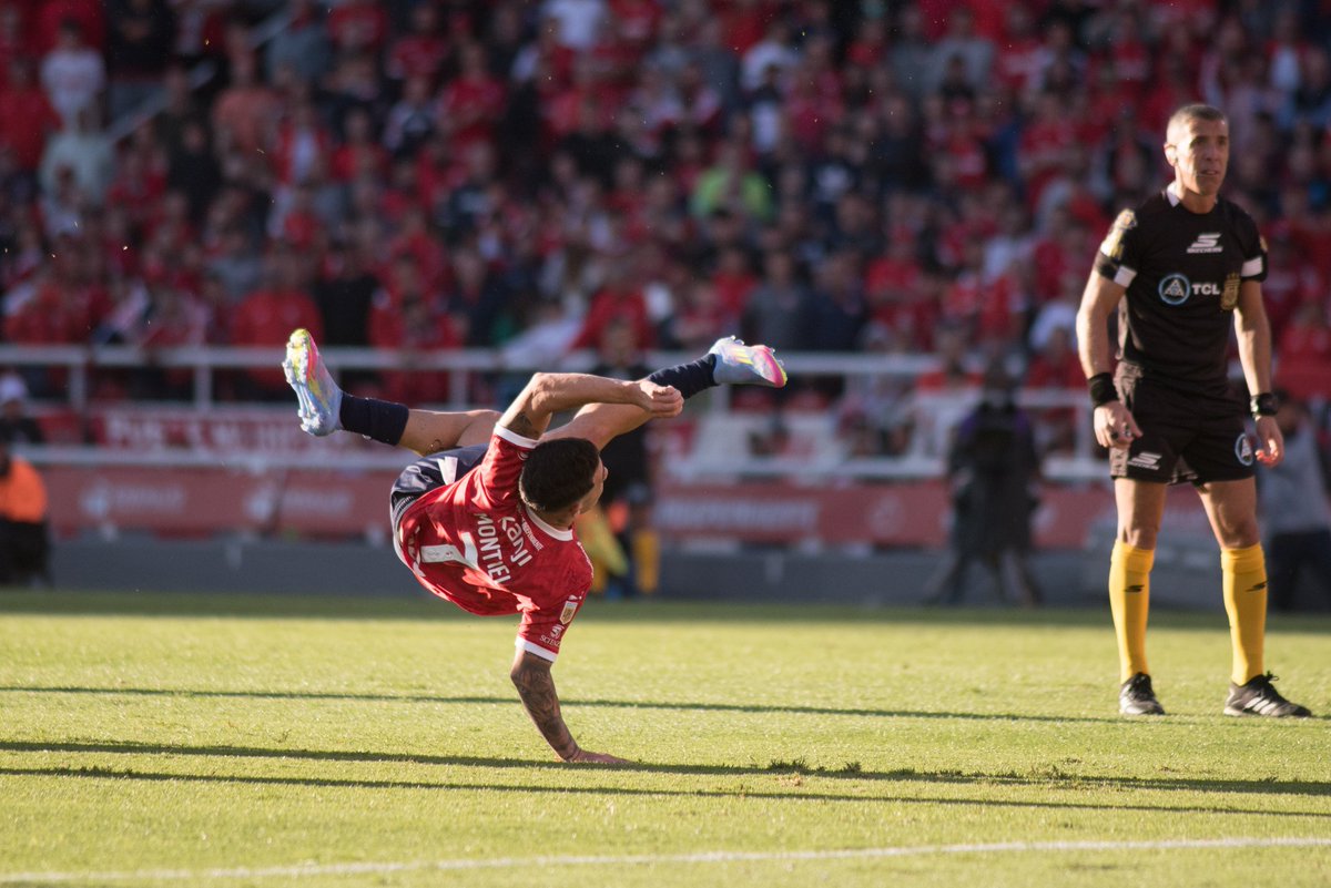 Independiente's tweet photo. Cuadro por cuadro.

#TodoRojo 🔴 https://t.co/P1ryIikQjJ
