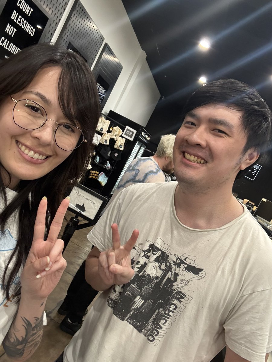sanydotmas's tweet photo. cant believe i met jaidenanimations and alpharad https://t.co/Ksf1KV2fyb
