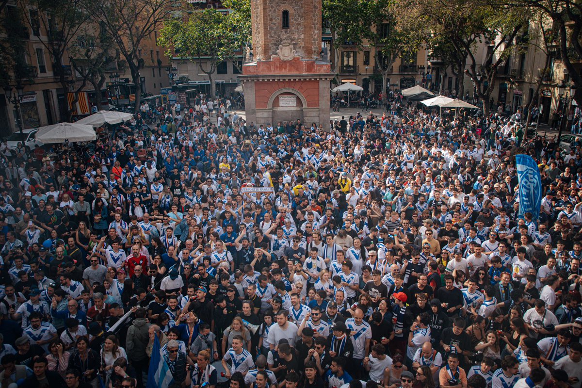 LES GLÒRIES HAN TORNAT💙🏆

Una temporada per al record de cadascun de nosaltres i per a la història del club.

Molt feliç de poder formar part d’aquest camí.