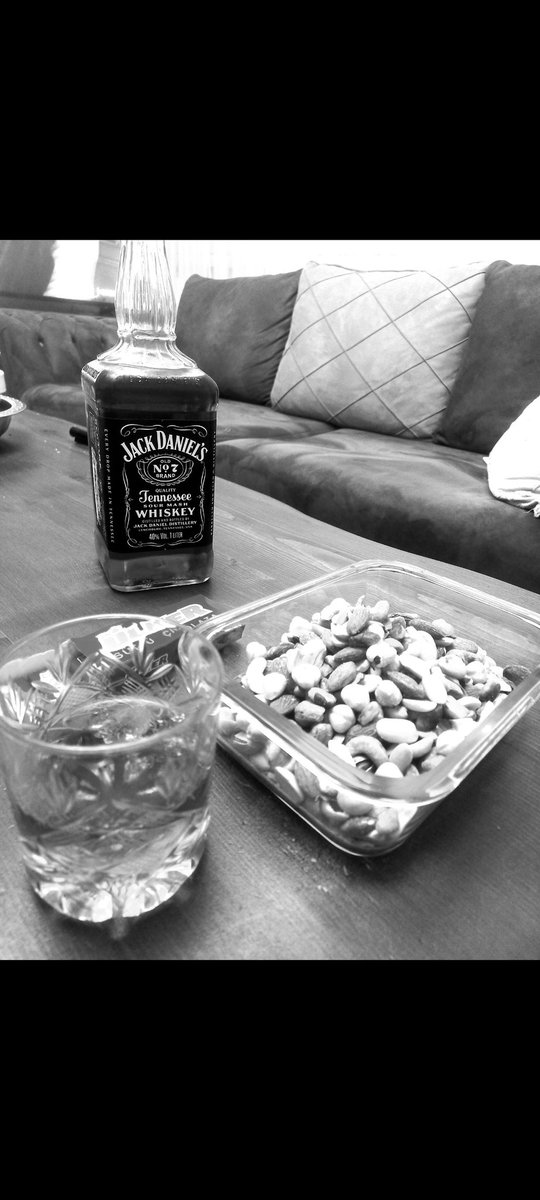 Bir kaç planım var olmazsa bir viski daha açar içerim