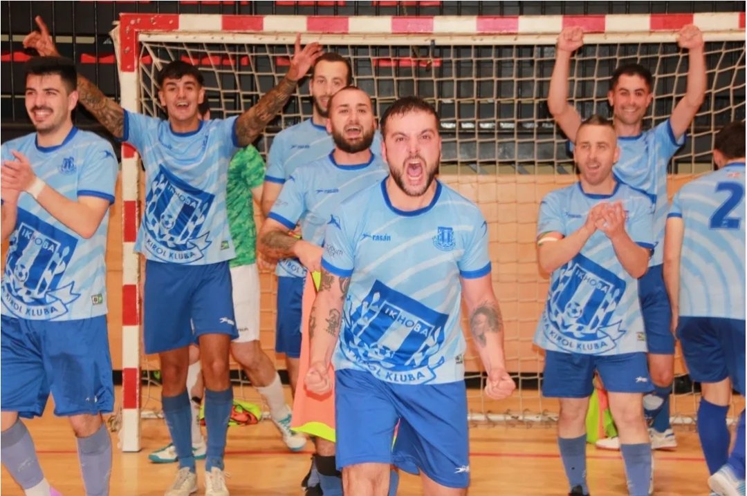 🏆TXAPELDUNAK, TXAPELDUNAK!!!🏆
Estimad@s ikhobazales,
Nuestro Senior Ikhoba FS se ha proclamado Campeón de 1ª Regional, hace 2 semanas sellaba si billete de ascenso a la Preferente Territorial y hoy ha logrado el título de liga.
Ikhoba Beti Aurrera!!!💙🤍💙🤍💙
<a href="/Ikhobakirolklub/">Ikhoba Kirol Kluba</a>