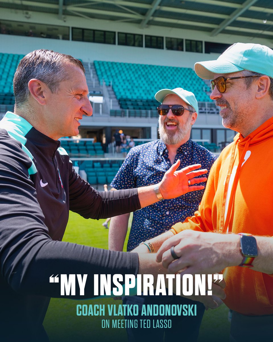 Iconic coaches from #KCBABY 🥹

<a href="/TedLasso/">Ted Lasso</a>’s own Jason Sudeikis and Brendan Hunt showing support today 🩵
