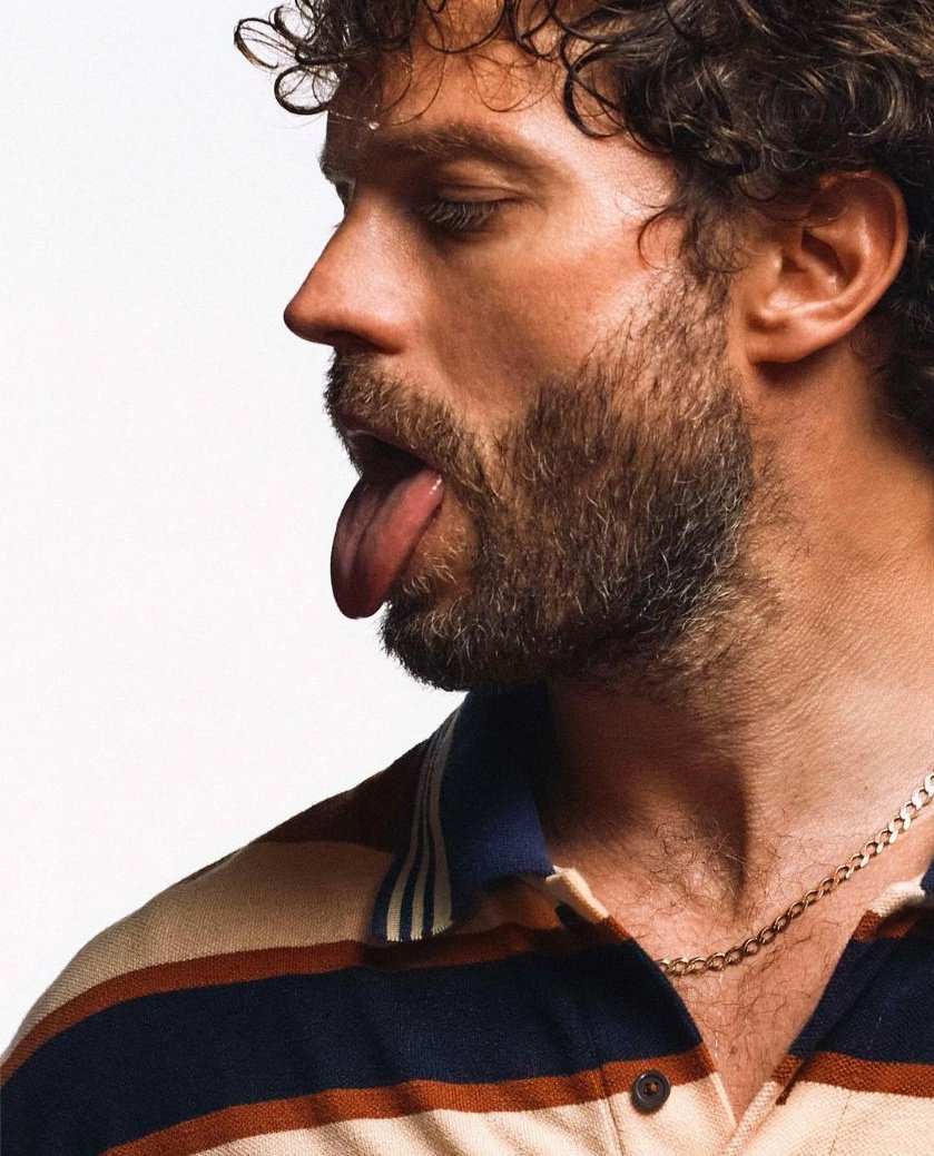 RStorybrooke's tweet photo. 🪞 #EspejitoEspejito 🪞

Sesión de fotos de Jamie Dornan para la colección de Verano / Otoño del año pasado de Arena HOMME+. (2/3) https://t.co/ElgW37cMaE