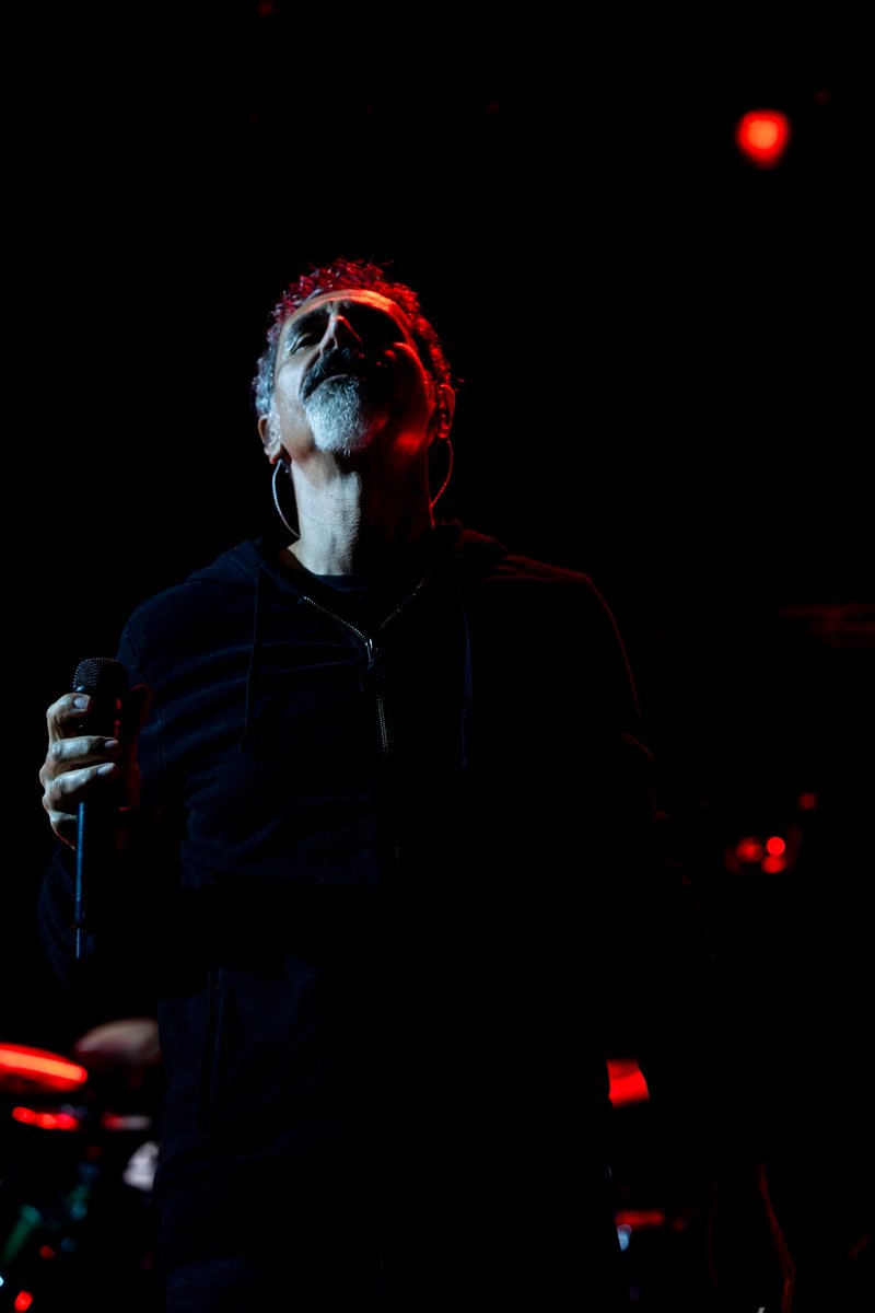 serjtankian's tweet image. .@systemofadown - São Paulo - Night 1. Thank you all! Round 2 tonight! 🇧🇷 

📸: @audiomassacre 

#systemofadown #soad #southamerica #tour #brazil