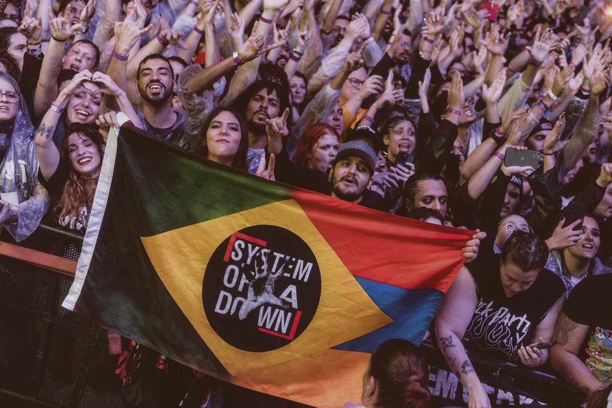 serjtankian's tweet image. .@systemofadown - São Paulo - Night 1. Thank you all! Round 2 tonight! 🇧🇷 

📸: @audiomassacre 

#systemofadown #soad #southamerica #tour #brazil