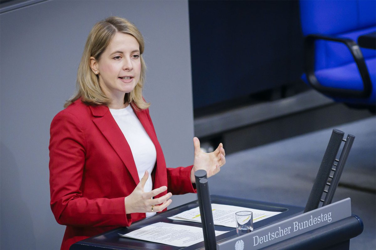 Verena Hubertz übernimmt das Bauministerium - ein Neustart in schwierigen Zeiten. Die Erwartungen der Branche sind hoch: Es braucht klare Impulse für Wohnungsbau, Digitalisierung und bezahlbares Bauen. #Bauministerium #VerenaHubertz #Wohnungsbau
meistertipp.de/aktuelles/news…