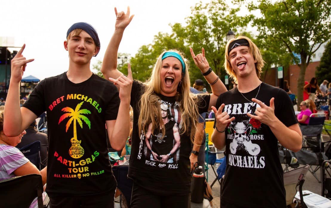 Today we celebrate all the rockstar moms out there! Last chance to save $25 on festival admission with code RTLOVESMOM ❤️‍🔥 rockinthunderfest.com/tickets