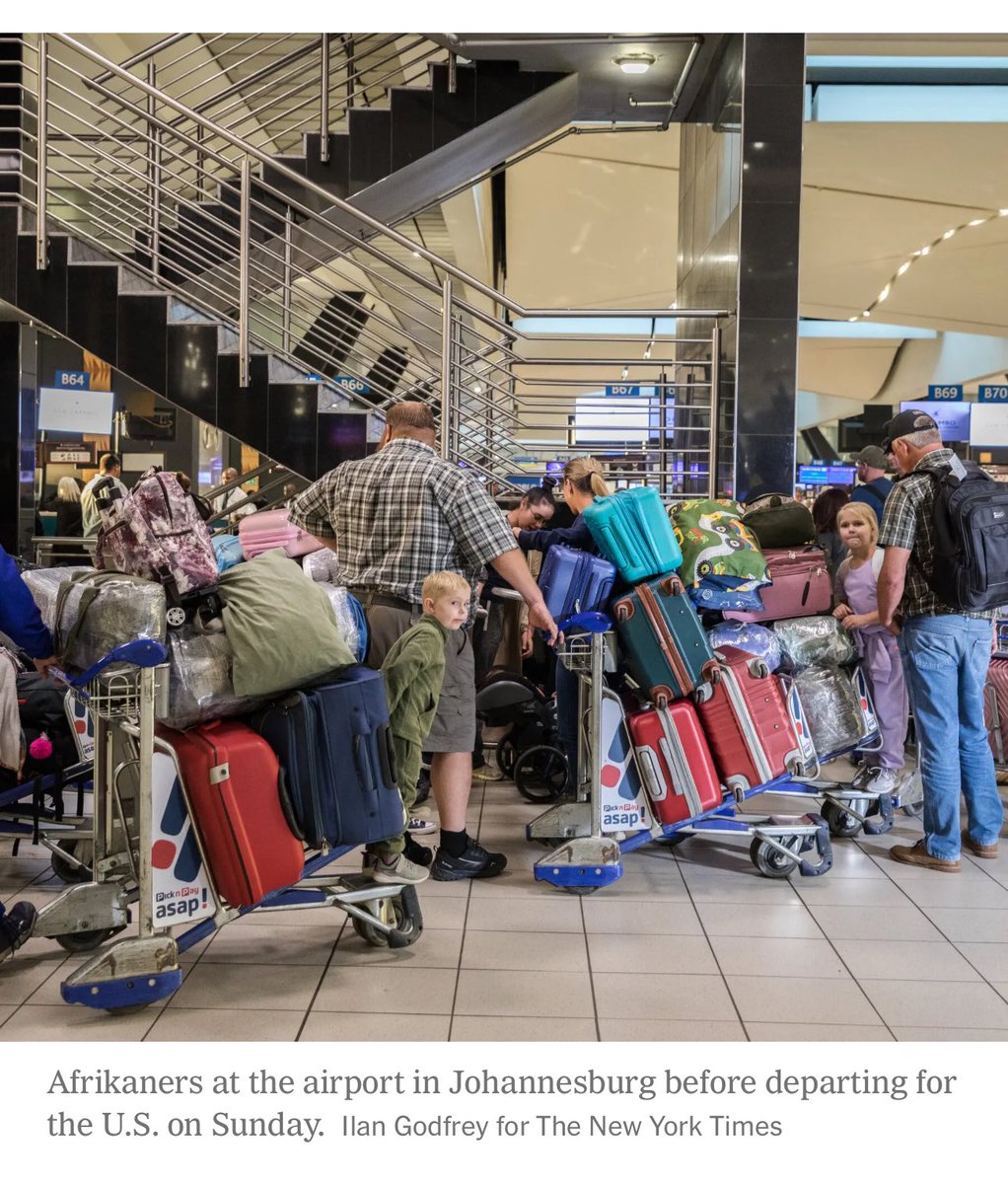 Richard Poplak (@poplak) on Twitter photo Not your traditional refugee exodus. Not your traditional refugee exodus.
