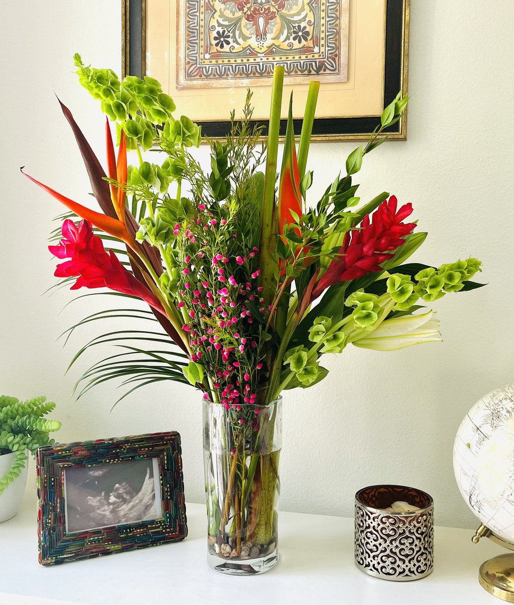 When someone surprises you with a bouquet that matches your tropical soul.
🌺🫶 #HappyMothersDay