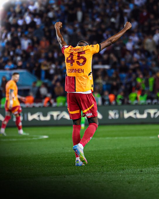 Paylaş Paylaştır Galatasaray Ailesi 
#StayWithUsOsimhen