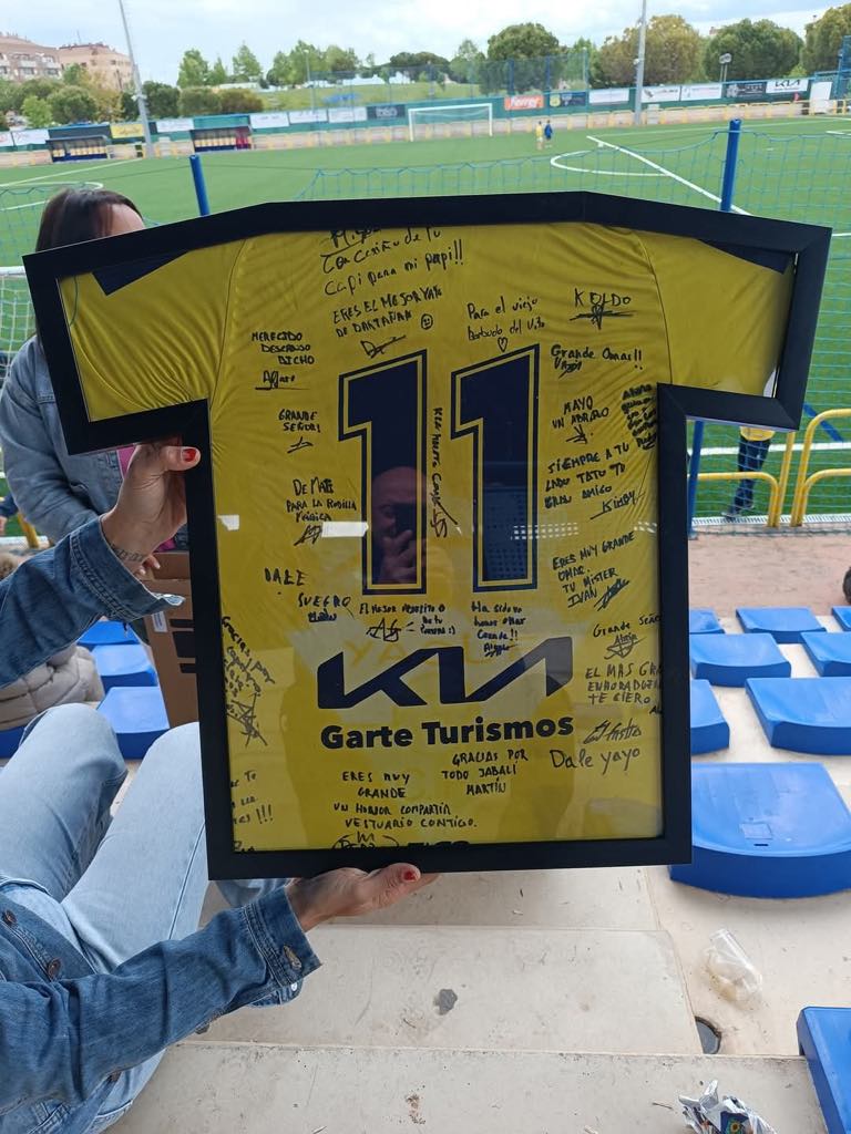 🚨🚨OMAR MARTINEZ🚨🚨
Hoy uno de nuestros capitanes ha disputado su ultimo partido, gracias Omar por dejarte la piel en cada partido y demostrar dia tras dia lo que el Yagüe significa para ti, esta siempre será tu casa.
💛💛VAMOS YAGÜE💛💛