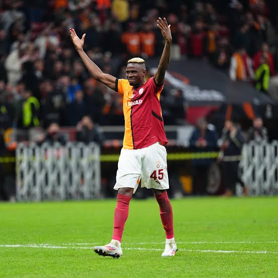 100 bin twite dayandı. Sadece yarım saatte. Herkes Osimhen'i etiketleyip defalarca defalarca twit girmeli. Çünkü o Osimhen...

<a href="/victorosimhen9/">Victor Osimhen</a>

#StayWithUsOsimhen