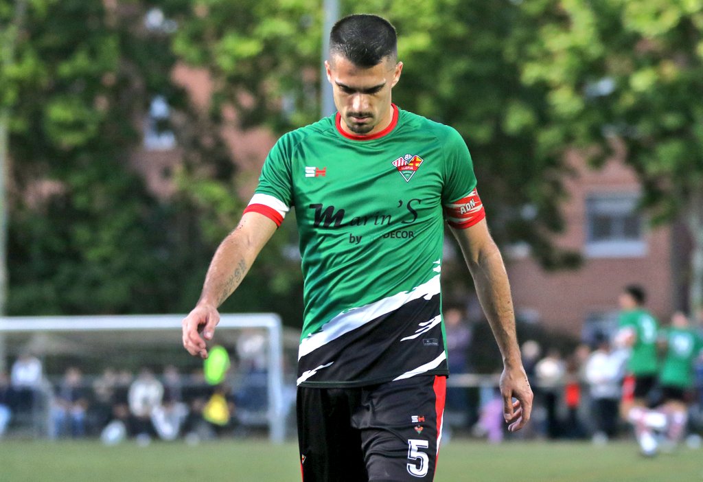 ULlefia's tweet photo. Piensa en lo mismo que todos 💭💭💭 

¡Vamos, Llefi! 💪🏻

#SienteLaLlefi 🔴⚪️ #Badalona https://t.co/ayJyBUC3mU