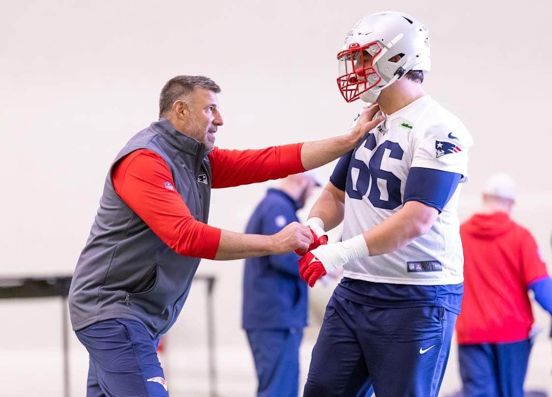 Savage on X: "Mike Vrabel teaching Will Campbell. https://t.co/DToZcPE0aJ" / X