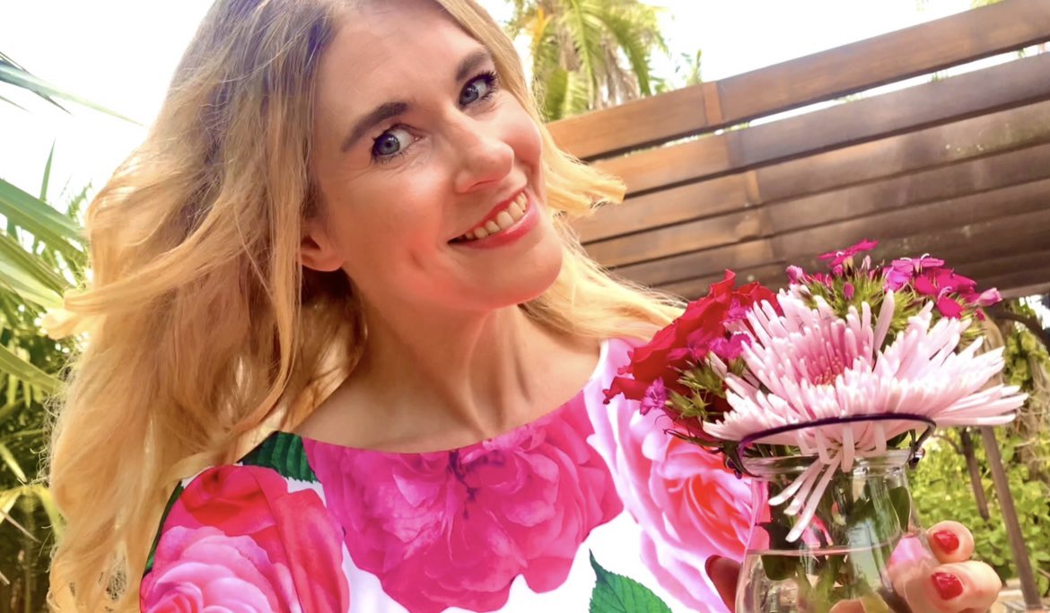 💕💖🌸On this special Mother’s Day a little flower for our dear moms. You are the true portals of life and creation—literally! May you feel deeply loved &amp; honored. And special thoughts for those whose moms are no longer with us… May their stories continue to live on through us✨