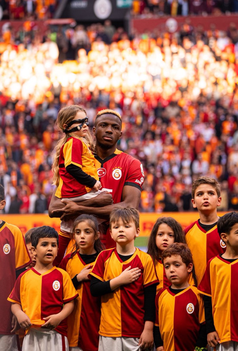 Seni yaşlısından çocuğuna herkes çok seviyor lütfen bizi bırakma <a href="/victorosimhen9/">Victor Osimhen</a> 
#StayWithUsOshimen