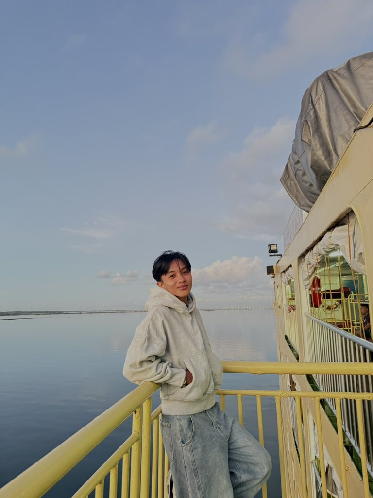 GOODMORNING CEBUUUU!!!!

sino kaya unang burat na machuchupa ko??

#altercebu