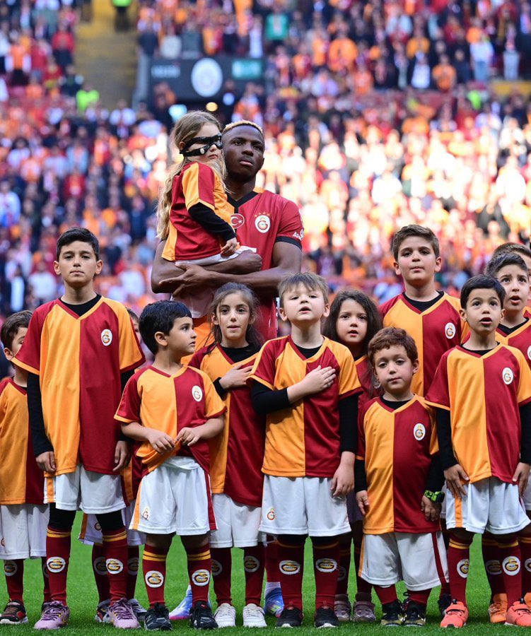 40 milyon Galatasaray taraftarı kalmanı istiyor <a href="/victorosimhen9/">Victor Osimhen</a> 

Bırakma bizi ve kal bizimle.. #StayWithUsOsimhen