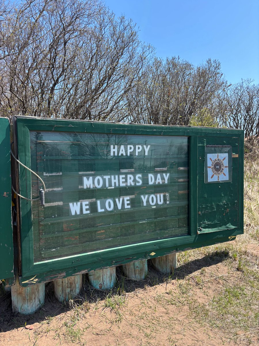 To all the moms and mother figures out there - thank you! Today, and every day. 💐