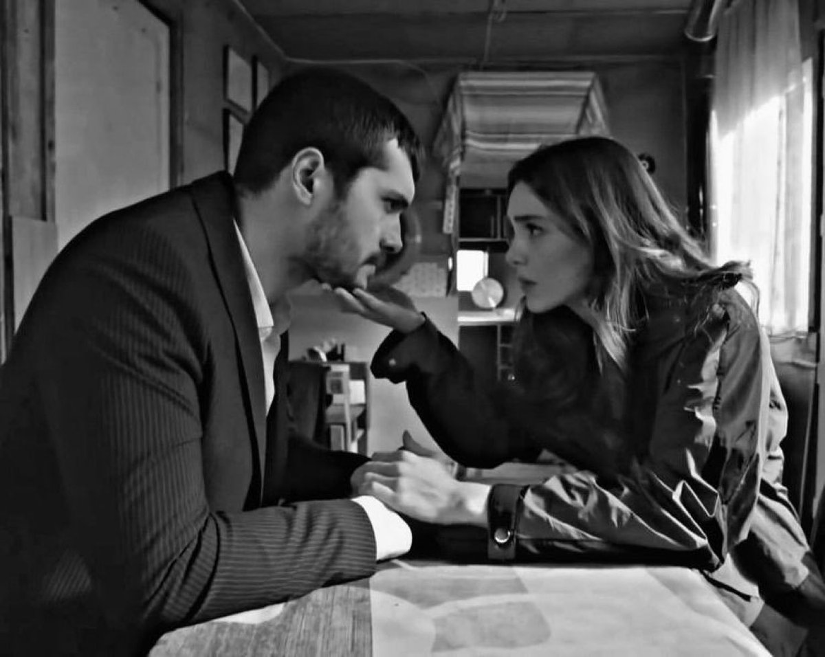 Sen dokunursan şakaklarıma geçecek gibi sanki bu baş ağrısı