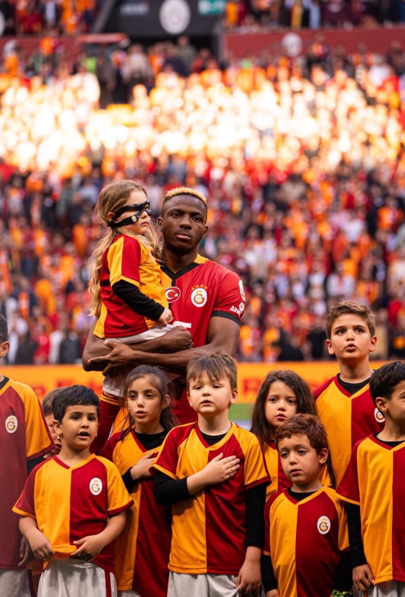 Haluk Yürekli: "Osimhen'in kalması için 1 saat içinde 107 bin tweet atılmış. Osimhen de bundan haberdar."

#StayWithUsOsimhen