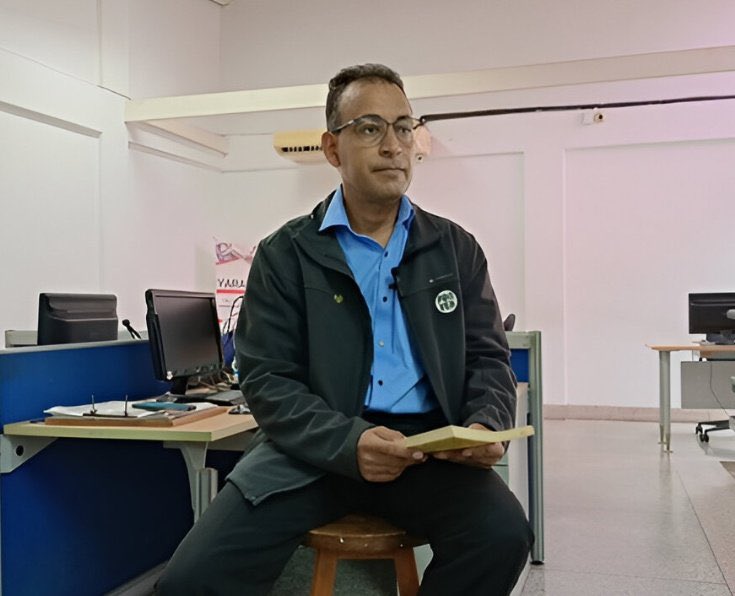 Han pasado más de 48 horas sin noticias de Eduardo Torres, abogado y defensor de DDHH. Su último mensaje fue el viernes #9May a las 4PM, cuando avisó que iba a casa en Caracas. Nunca llegó. #DóndeEstáEduardo