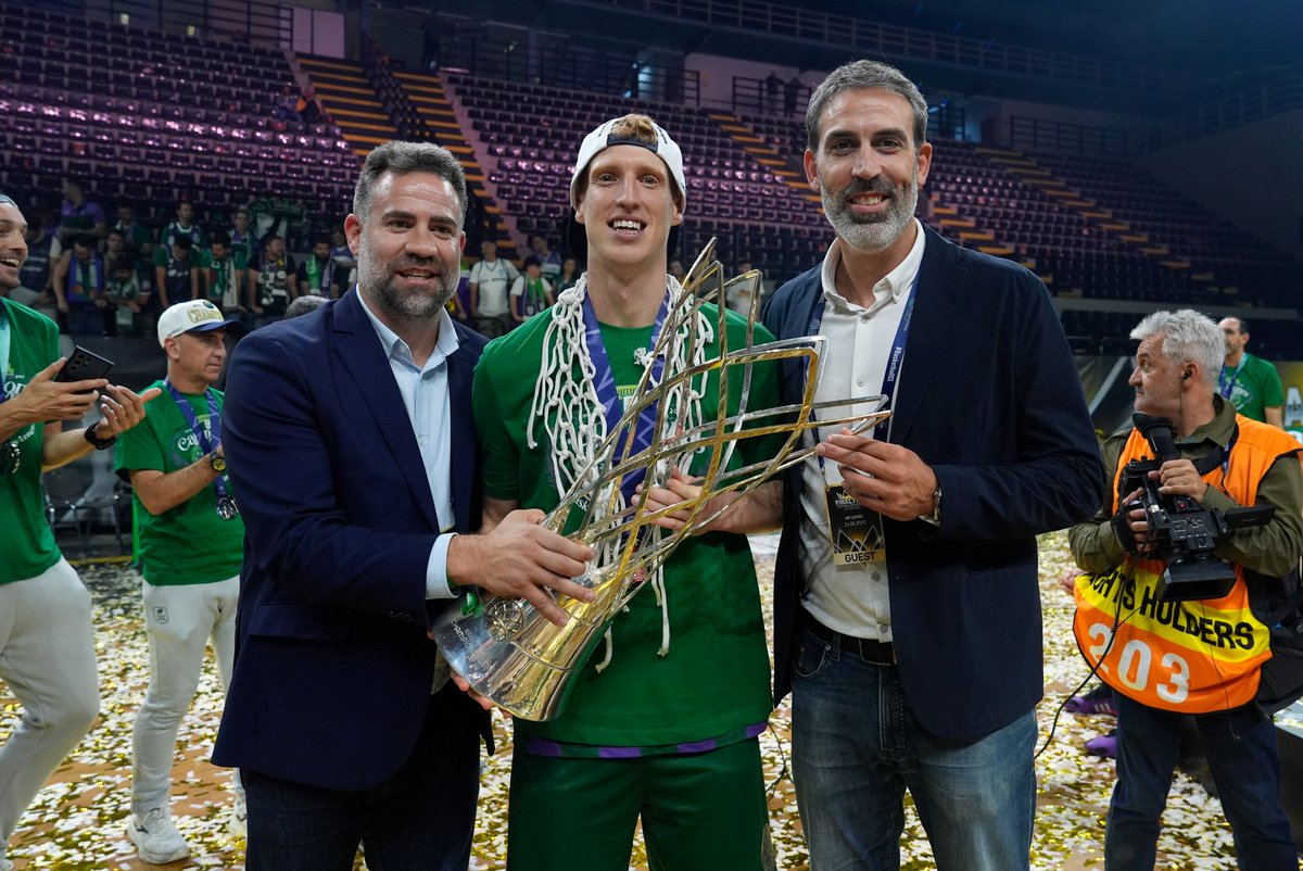 🏆 Entre los tres han conseguido los 1⃣0⃣ títulos del Unicaja en toda su historia

 🤩 ¡LEYENDAS! ¡Puro #ADNGuindos!

💚💜 #YoSoyDelUnicaja #BasketballCL