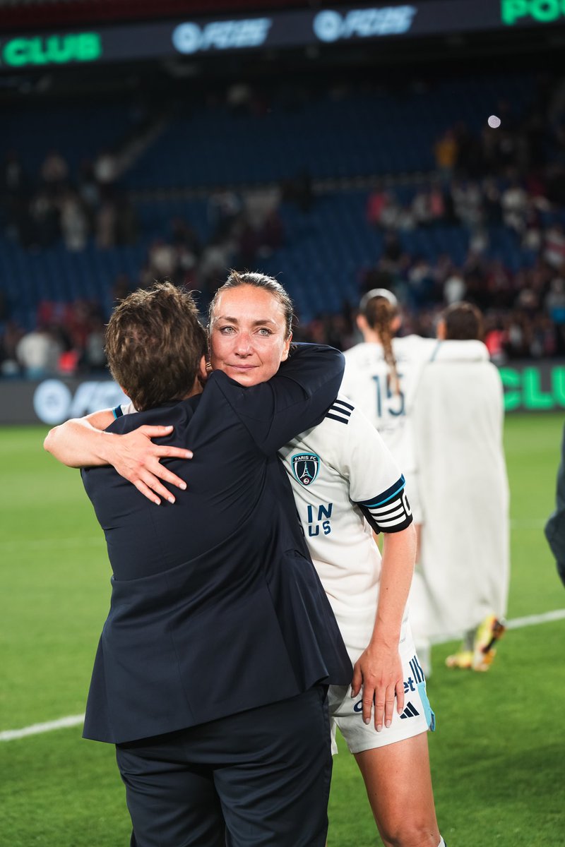 PFC_feminines's tweet photo. 🗓️ Ce 11 mai marque la fin d’un chapitre immense. Celui d’une joueuse emblématique, d’une capitaine, d’une voix, d’une passion.

Gaëtane Thiney, c’est : 
🙌 Une carrière exceptionnelle. 
🔵⚪️ Une fidélité sans faille au Paris FC. 
✨ Une présence unique sur et en dehors du terrain.

Pour tout ce que tu as donné au club, au football, à tes coéquipières, à notre public :

💙 𝐌𝐄𝐑𝐂𝐈 𝐆𝐀𝐄̈𝐓𝐀𝐍𝐄 ! 💙

👑 𝐔𝐧𝐞 𝐥𝐞́𝐠𝐞𝐧𝐝𝐞 𝐝𝐮 𝐏𝐚𝐫𝐢𝐬 𝐅𝐂.