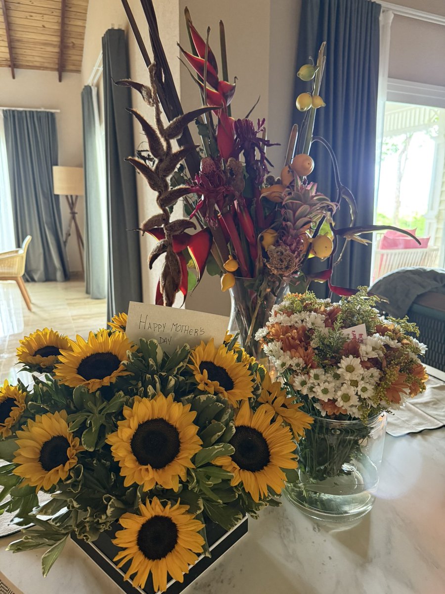 JLo's tweet image. A most beautiful Mother’s Day to all the mamas out there 🌸 Wishing everyone love, laughter, peace, joy and happiness 🌻