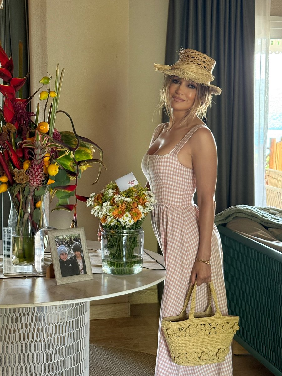 JLo's tweet image. A most beautiful Mother’s Day to all the mamas out there 🌸 Wishing everyone love, laughter, peace, joy and happiness 🌻