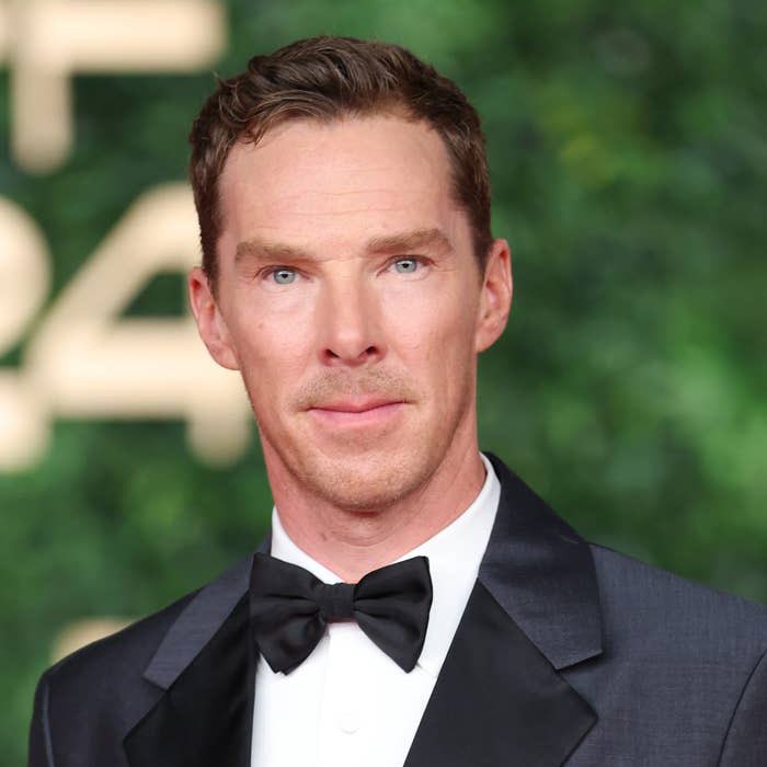 Historic_ig's tweet photo. In 2005, actor Benedict Cumberbatch was kidnapped at gunpoint in South Africa after his car broke down. He was released after calmly talking to his captors and convincing them to let him go. https://t.co/964Zno4ek8