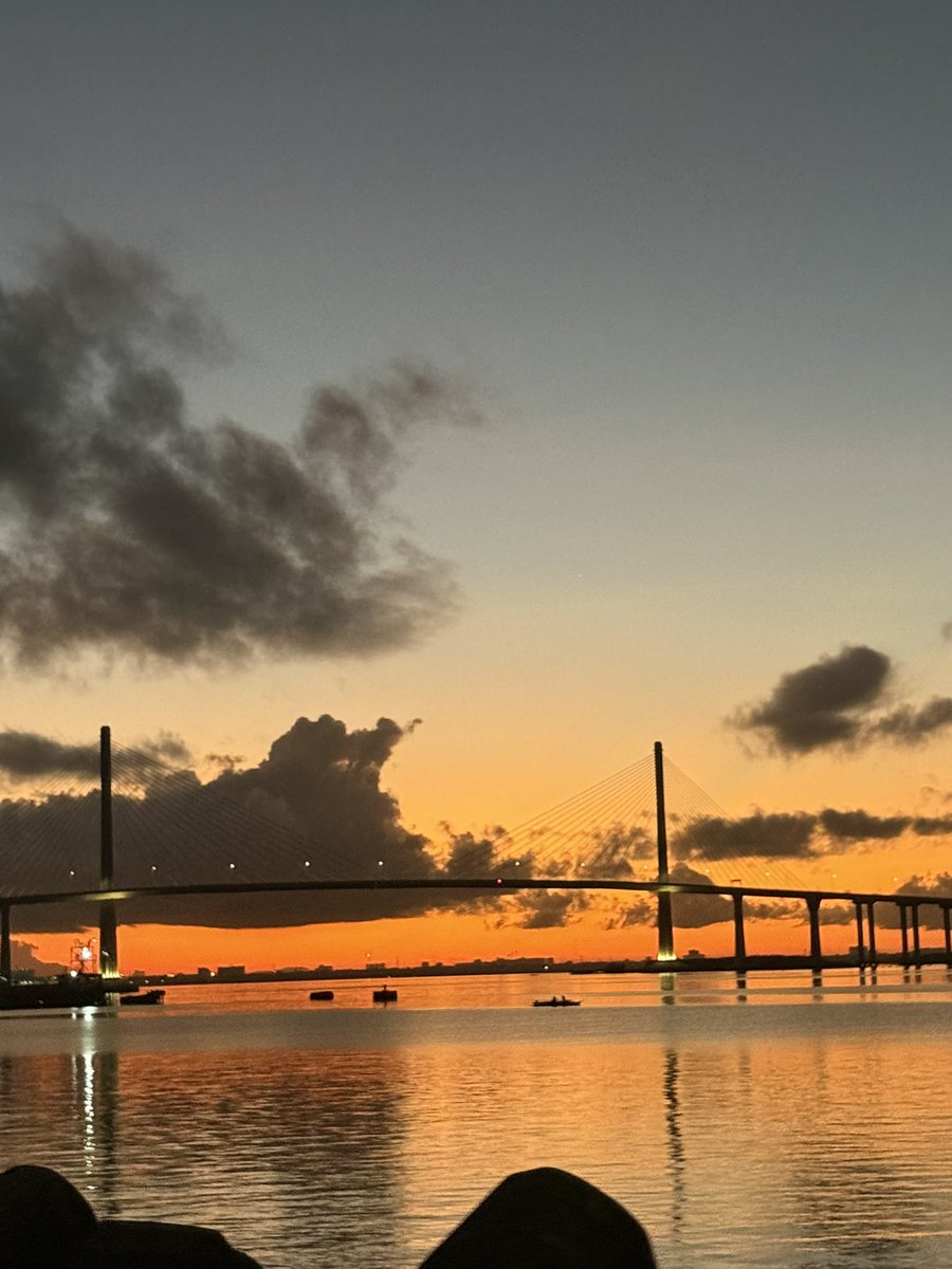 kitC06's tweet image. The bridge stretched far, my breath ran thin. But the sun rose—and so did I. Leaving this here to remember: I made it, with life and all its weight.